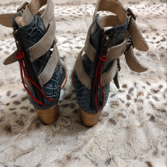 Freebird by Steven Bond Sandals - Picture 4 of 11